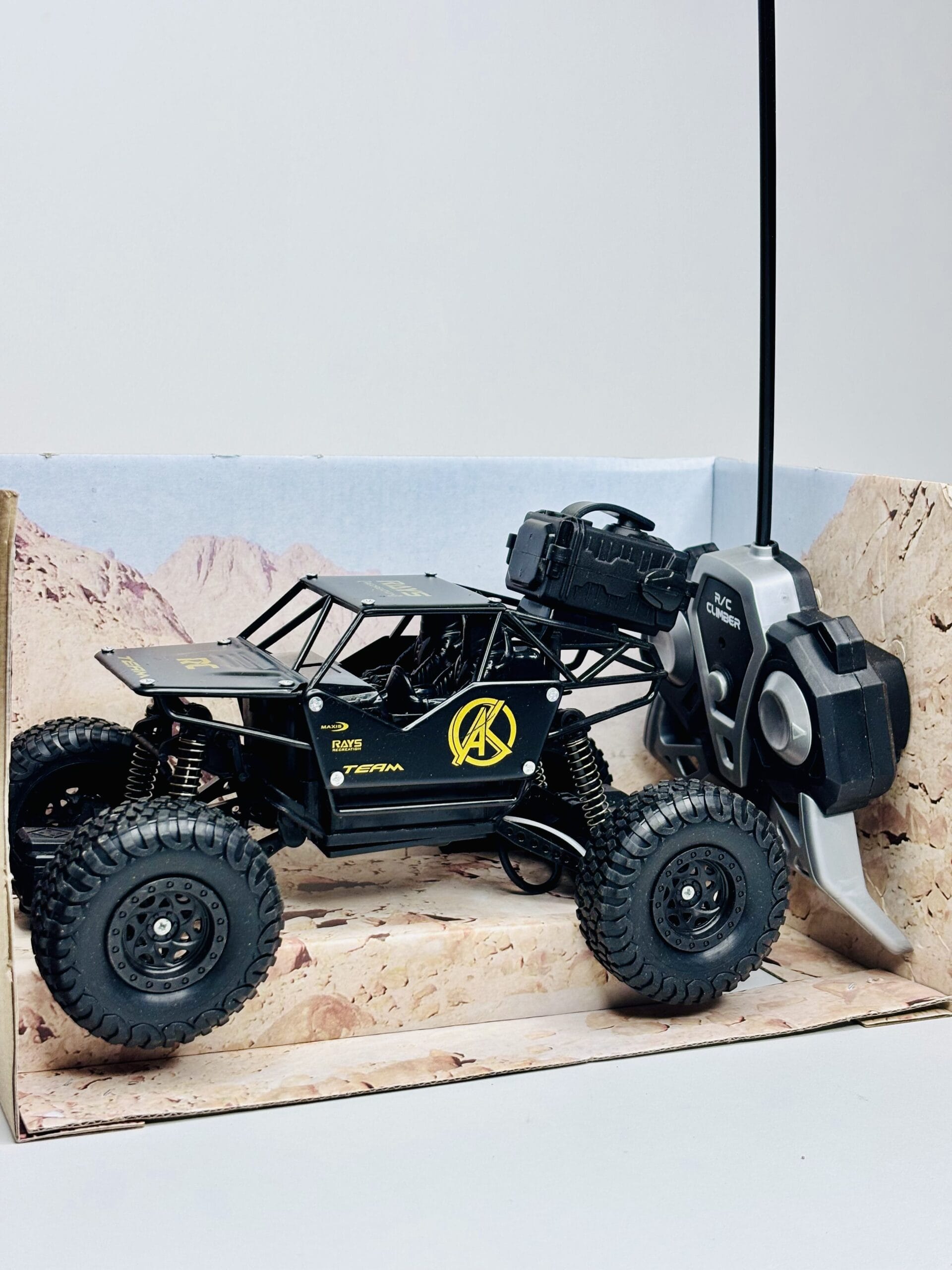RC Rock Crawler Truck – 1:18 Scale Alloy Remote Control Off-Road Car for Kids - Image 4