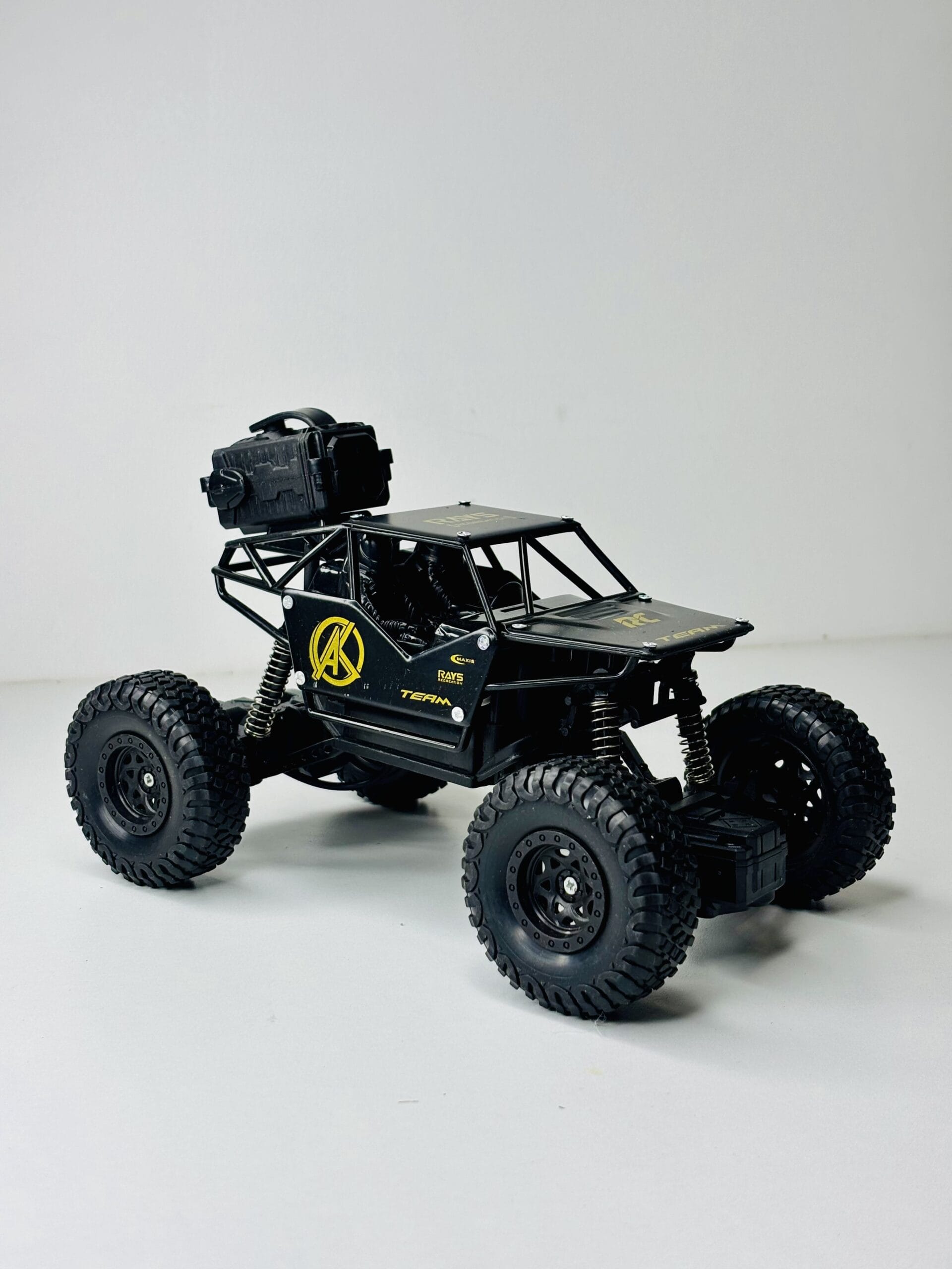 RC Rock Crawler Truck – 1:18 Scale Alloy Remote Control Off-Road Car for Kids