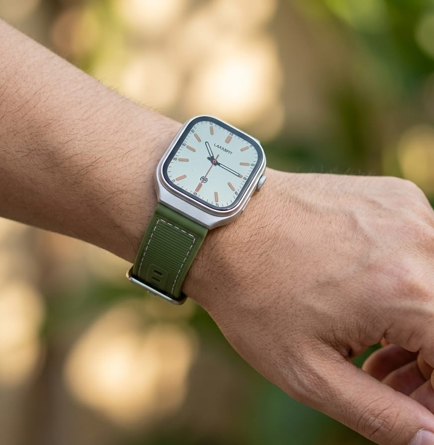LaxasFit H7 Smartwatch – AMOLED HD Display, Bluetooth Calling & Health Tracker - Image 2